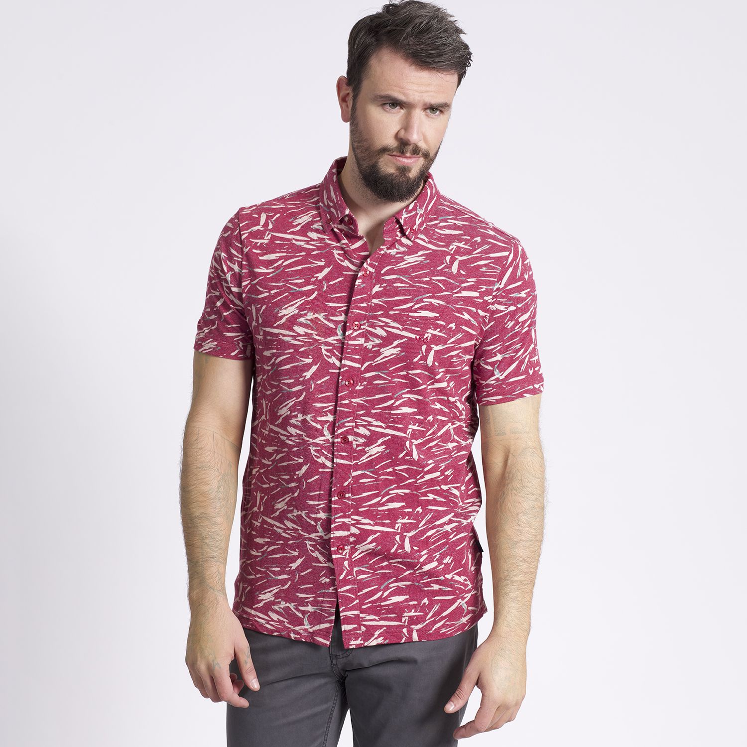 Polera Manga Corta Camisera Regular Fit Estampada